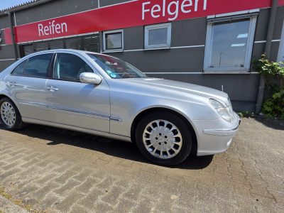 Mercedes-Benz E 240 ELEGANCE*TÜV bis 08.2027*2-Hand*