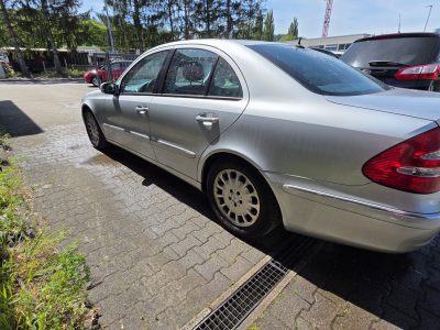 Mercedes-Benz E 240 ELEGANCE*TÜV bis 08.2027*2-Hand*