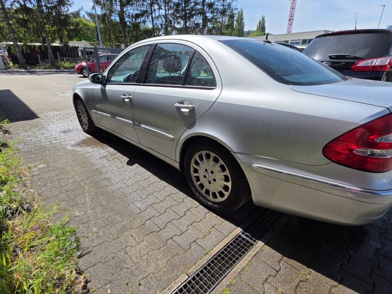 Mercedes-Benz E 240 ELEGANCE*TÜV bis 08.2027*2-Hand*